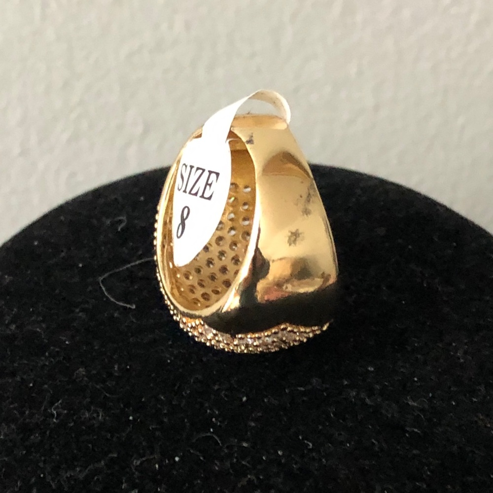 Oval Shaped Gold Ring - Picture 5 of 9